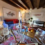 Juliets Bed Art Verona