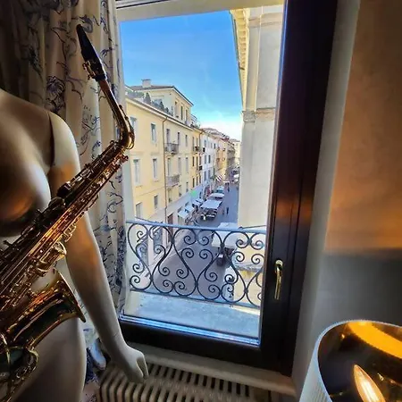 Juliets Bed Art Verona